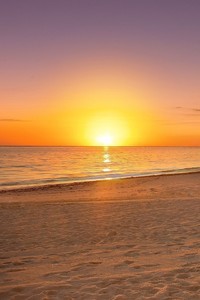 激烈角逐下足球比赛持续扣人心弦